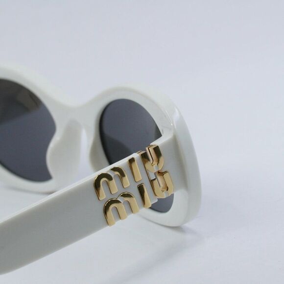 ?️ New Miu Miu MU06ZS 1425S0 Sunglasses - White Ivory Frame, Dark Grey Lenses main image 4
